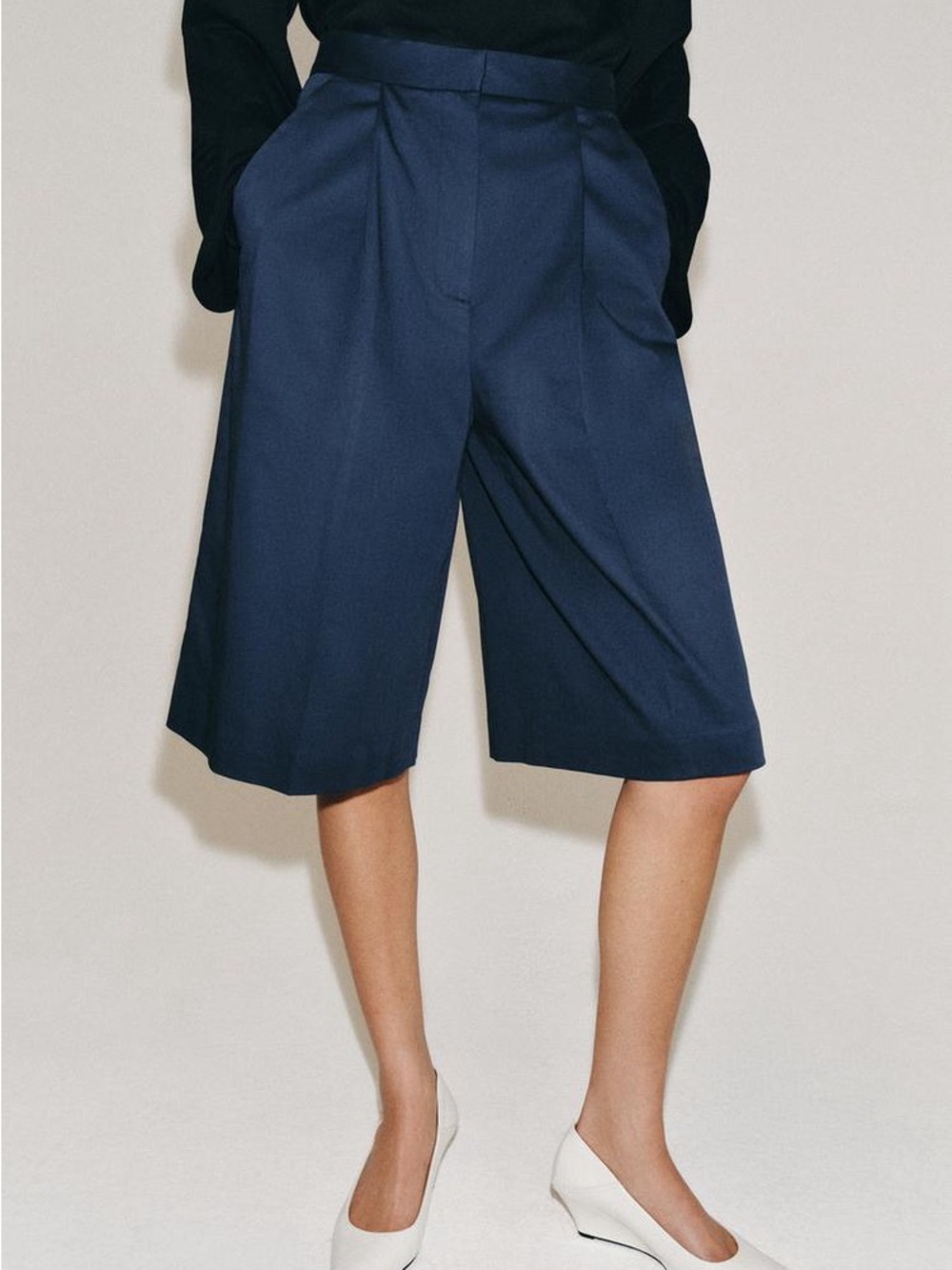 Zara ZW COLLECTION PLEATED BERMUDAS NAVY BLUE9479/087/401